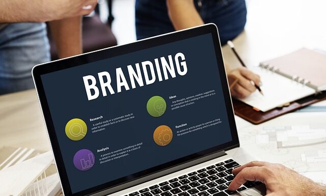 Jak zamontować markizę do busa?