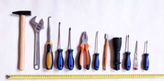 Jak naprawić maskę samochodu?