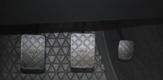 Jak puszczać sprzęgło w motorze?