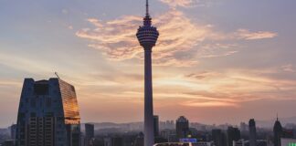 Czym kleić włókno szklane?