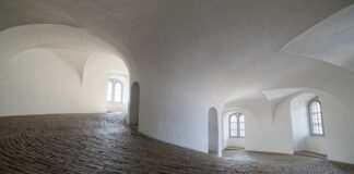 Z czego zrobić sufit w przyczepie kempingowej?