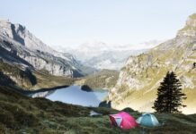 Co jest lepsze kamper czy przyczepa kempingowa?