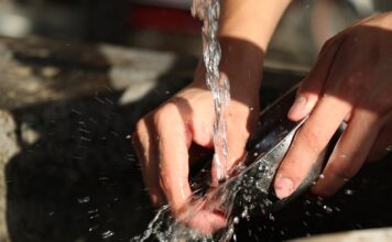 Czym najlepiej umyć przyczepę kempingową?