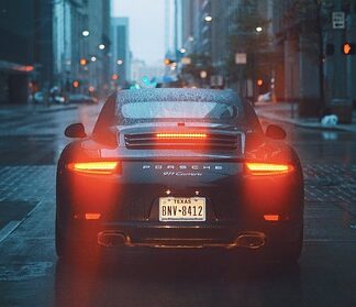 Ile kilometrów na godzinę jedzie Porsche? Ile kilometrów na godzinę jedzie Porsche?