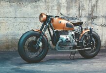 Czy można jeździć motocyklem na stojąco?