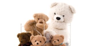 O co chodzi z maskotkami na zderzaku?