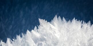 Jak pozbyć się lodu z szyb?