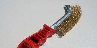 Czym Ścierać rdzę?