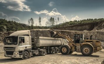 Czy przyczepa sam musi mieć wybity numer na ramię?