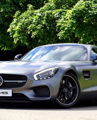 Do jakiej grupy należy mercedes?