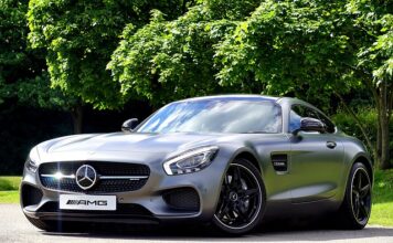 Do jakiej grupy należy mercedes? Do jakiej grupy należy mercedes?