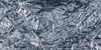 Jak założyć folię na przednią szybę?