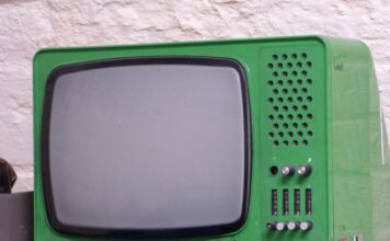 Jak zamontować telewizor w Scani?