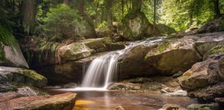 Czy można położyć żywicę na płytki?