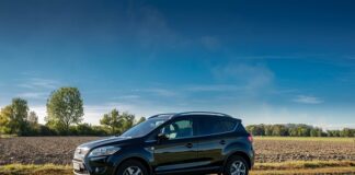 Czy Ford Kuga ma stały napęd na cztery koła?