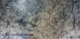 Jak naprawić pęknięcie włókna szklanego?