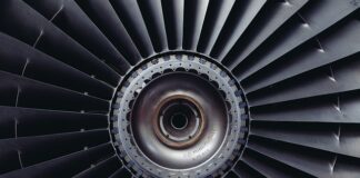 Jak wygłuszyć silnik w samochodzie?