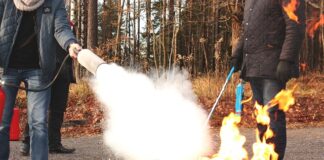 Czy gaśnicę mogą stać na podłodze?