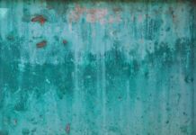 Jak usunąć drobne ogniska korozji z karoserii samochodu?