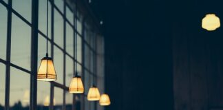 Jak zabezpieczyć szyby w samochodzie przed mrozem?