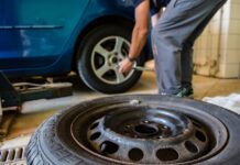Szarpanie, wycieki i wyskakujące biegi - zobacz, jak nawyki za kierownicą niszczą Twoje auto