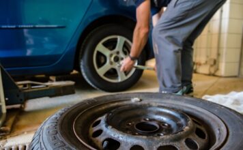 Szarpanie, wycieki i wyskakujące biegi - zobacz, jak nawyki za kierownicą niszczą Twoje auto